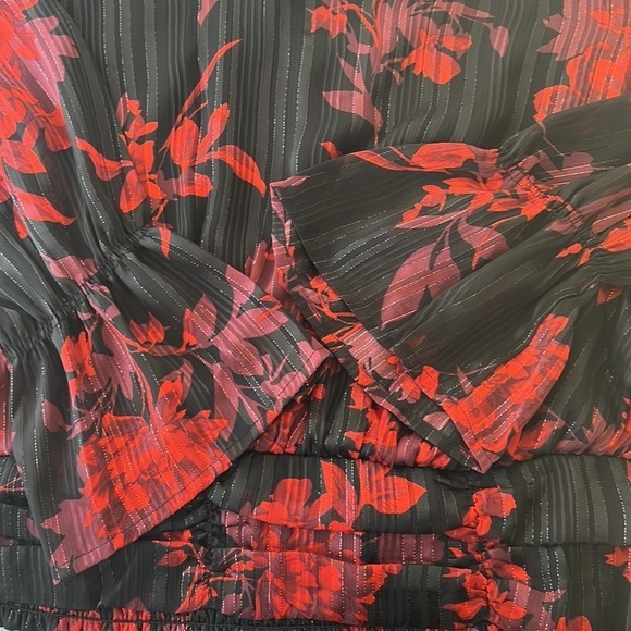 Lane Bryant Floral Metallic Threading Top Black Red Smocked Waist V-Neck NWT - Picture 7 of 13